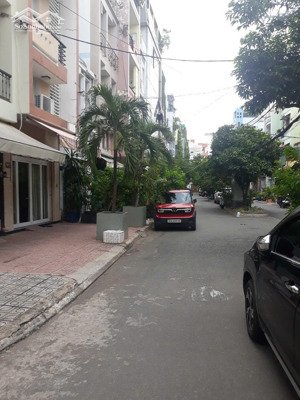 nhà xanh lành 90m2- phân lô 766 lạc long quân- 10,54 tỷ- xh tránh-dân trí cao- nhiều cây xanh mát