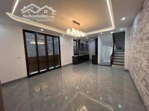 nhà đẹp ngõ nông yên hòa vf3 5 tầng mới đỗ cửa