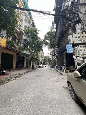 nhà 7 tầng thang máy, ô tô tránh, vỉa hè tại pháo đài láng. dt: 48 m2, mt: 4m. hiện đang cho thuê.