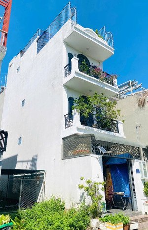 nhà kiên cố- xây lên để ở- nay bán nhanh định cư với con cháu bên nước ngoài