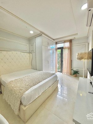 trống sẵn căn studio ban công full nội thất, nhà thang máy, hầm xe, ô tô tận cửa gần chợ bà chiểu