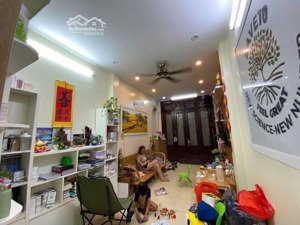 bán nhà cầu giấy tt quận dt 30m x 5t x mt 3m giá 9,8 tỷ có thương lượng