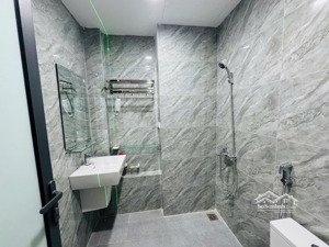 không chê vào đâu được, quá đẹp, rộng rãi cho thuê căn hộ chỉ 3 phút ra ga cầu diễn thuận tiện