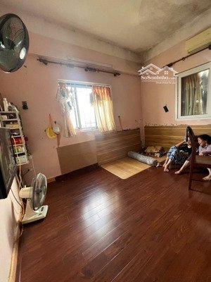 bán nhà tập thể tạ quang bửu tầng 2 nhà đẹp về ở ngay, 2 phòng ngủ, sáng thoáng chỉ 2,8 tỷ đồng