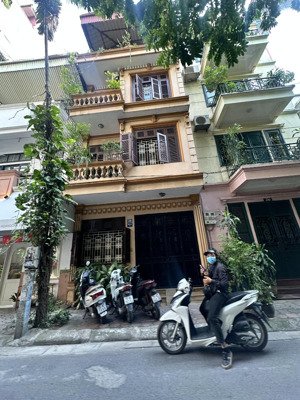 bán nhà phố hoàng cầu, quận đống đa. dt 58m, ô tô dừng đỗ ngày đêm, kinh doanh sầm uất. chỉ 26 tỷ