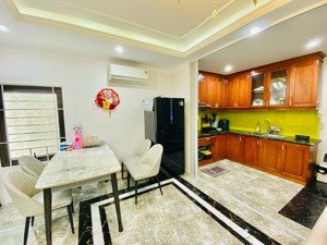 ngọc thụy .6 tầng . giá thuê 16 truêu lh xem nhà . (zl) cho thuê nhà phố ngọc thuỵ -