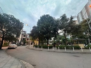 bán biệt thự siêu víp , lô góc đẹp nhất kđt bắc hà , trung văn 250m 4 tầng , mặt tiền 22m.