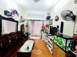 trung tâm quận - nhà dân xây - lô góc - ngõ đẹp - gần ô tô - tiện ích ngập tràn