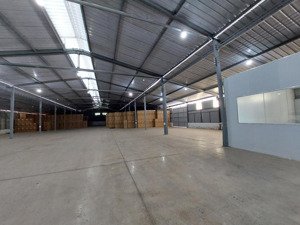 cho thuê mb kho xưởng kd quận 7 giá rẻ 125.000/m2 dt 1000m có 2 kho liền kề 2000m.