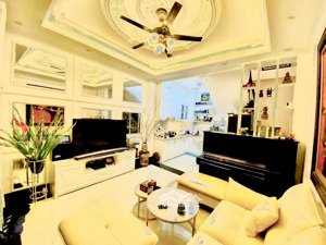 siêu phẩm 1 0 2 - căn ở 103 pháo đài láng, đống đa - 35m2 - 7,8 tỷ - chính chủ