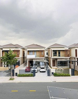 chỉ tt 2,2 tỷ sở hữu ngay căn biệt thự đơn lập 250m2 tại tphcm