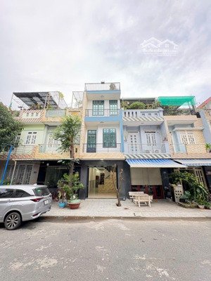 mặt tiền đường kinh doanh gần vincom 550