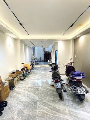 nhà đẹp mới xây phong cách hiện đại - 5 tầng btct - full nội thất - nở hậu tài lộc - hẻm nhựa