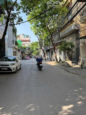 bán gấp 649 lĩnh nam. 95m. 2 tầng. mt 5m. giá 19 tỷ. sổ đẹp. 3 ô tô chánh. không quy hoạch.