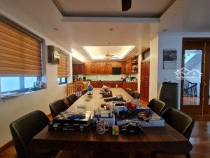 bán đất tặng nhà mp nguyễn khang - 200m2 - giá thỏa thuận