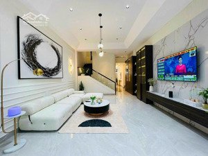 bán nhà 3 lầu mới xây dt 4,5x18m mặt tiền chợ bà hom cũ, đường tỉnh lộ 10 ,giá 5 tỷ tám