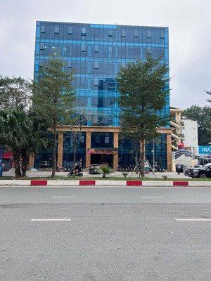 toà nhà văn phòng mặt phố hoàng quốc việt 4 mặt thoáng 8 tầng 500m2. giá 265 tỷ