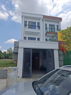bán biệt thự hàng hiếm tại newtown 8, 2,55 tỷ, 81m2, 4pn, 3wc, hướng nam