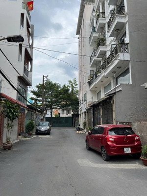 bán nhà khu vip thích quảng đức - xe hơi vào nhà - khu dân trí an ninh - tiện ích