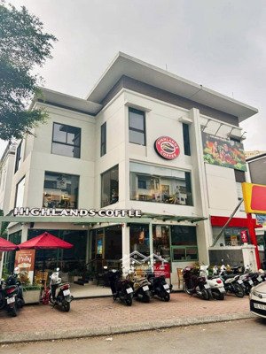 cho thuê biệt thự phố ngô văn sở-hoàn kiếm-300m2 - mặt tiền 12m - giá 180 triệu/th- lh 