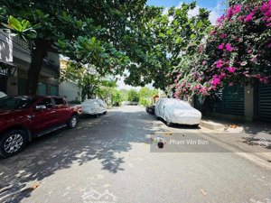 bán đất biệt thự sát bờ sông sau gigamail thủ đức . 433m (16x26)m giá 25.5 tỉ