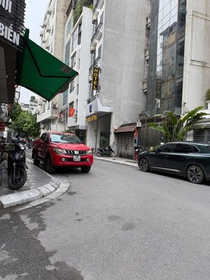 chính chủ nhờ bán khúc thừa dụ 50m2 7t mt 4.1m giá 19.5 tỷ cầu giấy hà nội. nhà đẹp, thang máy, kd