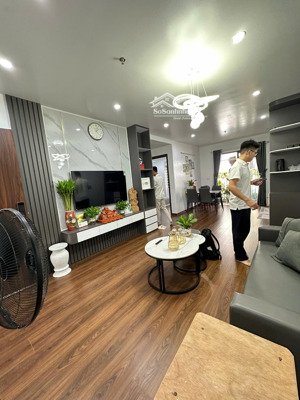 chuyên cho thuê căn hộ 2 pn 1wc khu evergreen full đồ chỉ sách valy vào ở