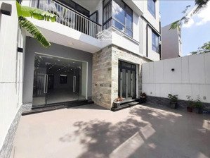 tôi cần cho thuê mặt bằng nhà phố kinh doanh đẹp (như hình) ở kdc 13e intresco