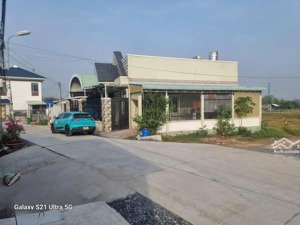 chủ gởi bán nhà góc 2mt xã tân an hội (12x18m) giá 2tỷ8. lh xem gọi trước 30p