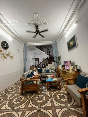 dành cho khách ở tỉnh : nhỉnh 5 tỷ - gần trường, chợ - cách phố chỉ vài mét - tặng full nội thất