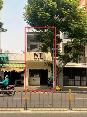 bán nhà mặt tiền 169b nguyễn văn luông, q6. dt: 3.3x17m, 1 lầu. giấ: 13.3 tỷ. lh: đạt