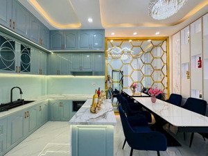bán nhà phố q7 . giá :8.9 tỷ . sổ hồng