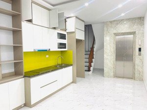 bán nhà phạm văn đồng, 38m2 chỉ 9 tỷ, mới koong, ngõ thông, ô tô, thang máy, full nội thất xịn sò