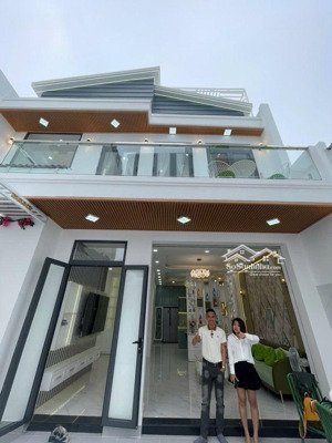 bán biệt thự , phạm hữu lầu , quận 7 - giá chỉ 8,9 tỷ - 110 m2 ( ngang 8m ) - 3 tầng