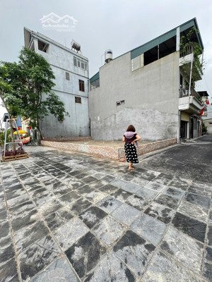 bán đất trung tâm tt đông anh - 100m2 - mt 12m - lô góc, vỉa hè 5m. giá 17.5 tỷ.