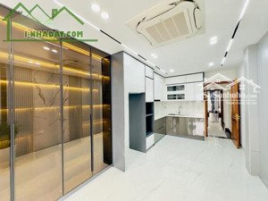 nhà riêng xây kiên cố trong ngõ phố hàn thuyên.