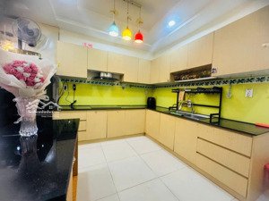 cần cho thuê gấp chung cư cao cấp oriental plaza, 2 phòng ngủ đầy đủ nội thất