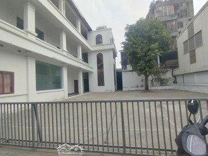 cho thuê tòa nhà đường cầu diễn, bắc từ liêm, hn, dt 1000m2, xd 600m2, 3 tầng, mt 40m, giá 120tr/th