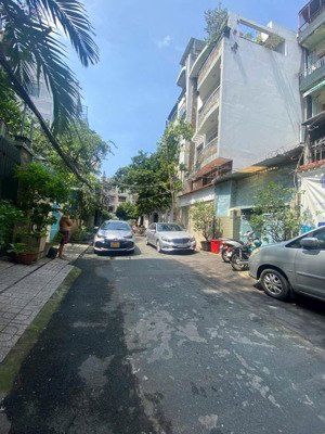 hxh đường tân thành, q. tân phú. dt: 4x25m, 3 tầng. giá: 10 tỷ