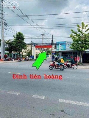 GIẢM GIÁ MẠNH NHÀ MẶT TIỀN ĐƯỜNG ĐINH TIÊN HOÀNG TRỤC CHÍNH VÀO KHU VƯỢT LŨ PHƯỜNG 8 VĨNH LONG