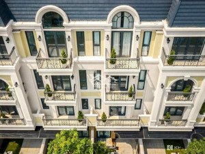 chính chủ gửi bán căn 274m2 gần hồ bơi khu tiện ích. giá tốt nhất thị trường 