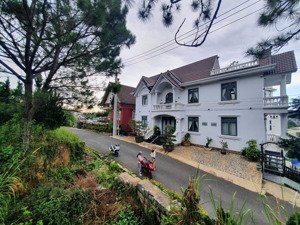 bán gấp villa trung tâm đà lạt view đồi thông