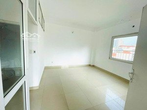 cho thuê phòng trọ ngõ 39 hồ tùng mậu vskk, phòng thoáng, hành lang rộng,cách thương mại 500m