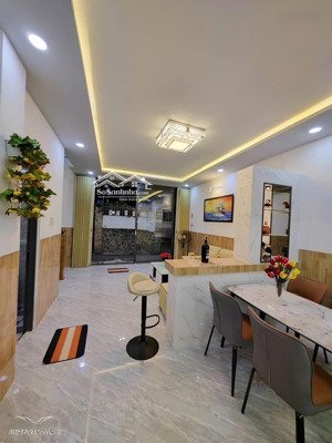 nhà đẹp lung linh giữa trung tâm phường nha trang 2 tỷ 8