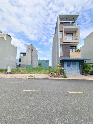 bán gấp lô đất ngay đường dt 742 cách chợ vĩnh tân 500m gần kcn vsip 2, giá 950 triệu/80m2, sổ sẵn