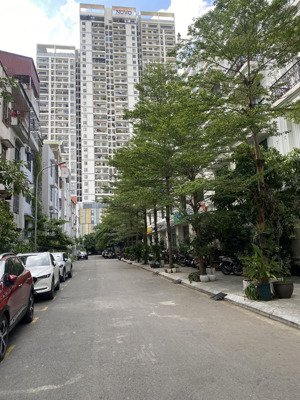 cho thuê nhà liền kề an hưng gần kđt dương nội hà đông 85m2 x 4 tầng, đh, nhà đẹp ô tô đỗ. giá 23tr