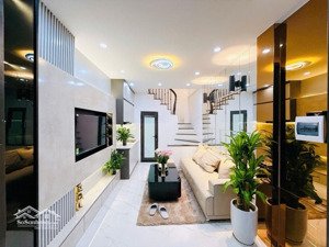 nguyễn trãi 25m 4 tầng 5 tỷ mốt ô tô đỗ cửa