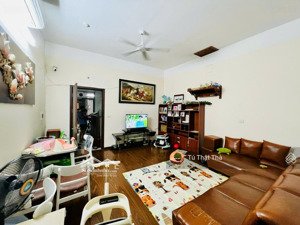 chính chủ cho thuê nhanh căn hộ tầng cao 60.4m2 2 ngủ 1wc toà ct12a full nội thất về ở giá 8tr/1th