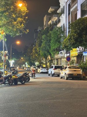 bán nhà việt hưng, kinh doanh, làm văn phòng, mặt đường lớn, giá 12 tỷ x nhỏ