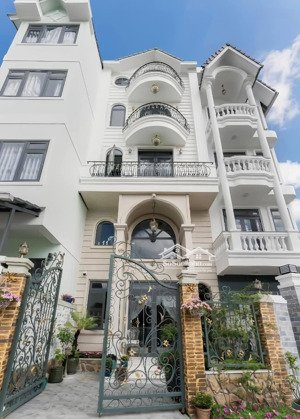 tòa nhà p13 tân bình , sát etown cộng hòa , 5x25 6 lầu , 28chdv , dòng tiền 110tr/ tháng